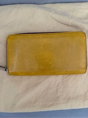 Louis Vuitton Epi Zippy Zip-Around Wallet